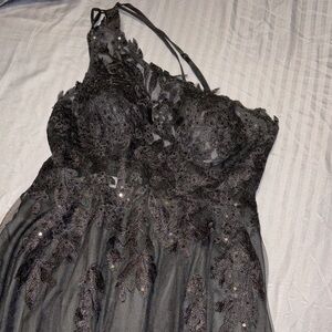 Elegant Black Lace One-Shoulder Dress